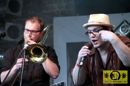 King Hammond (UK) with The Saloon Soldiers 16. This Is Ska Festival - Wasserburg, Rosslau 22. Juni 2012 (5).JPG